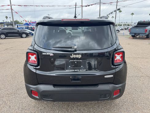 Used 2019 Jeep Renegade Latitude image 3
