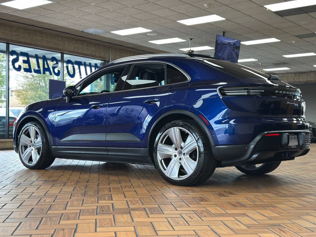 Used 2024 Porsche Macan 4 Electric w/ Premium Package AWD/4WD image 8