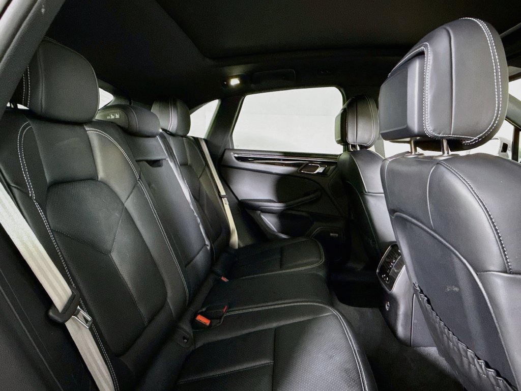 Certified 2026 Porsche Macan S AWD/4WD image 19