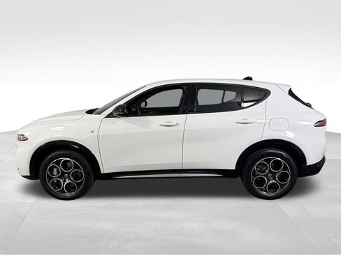 Used 2024 Alfa Romeo Tonale Ti w/ Premium Interior Package AWD/4WD image 10