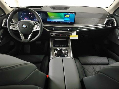 Used 2026 BMW X7 xDrive40i image 9