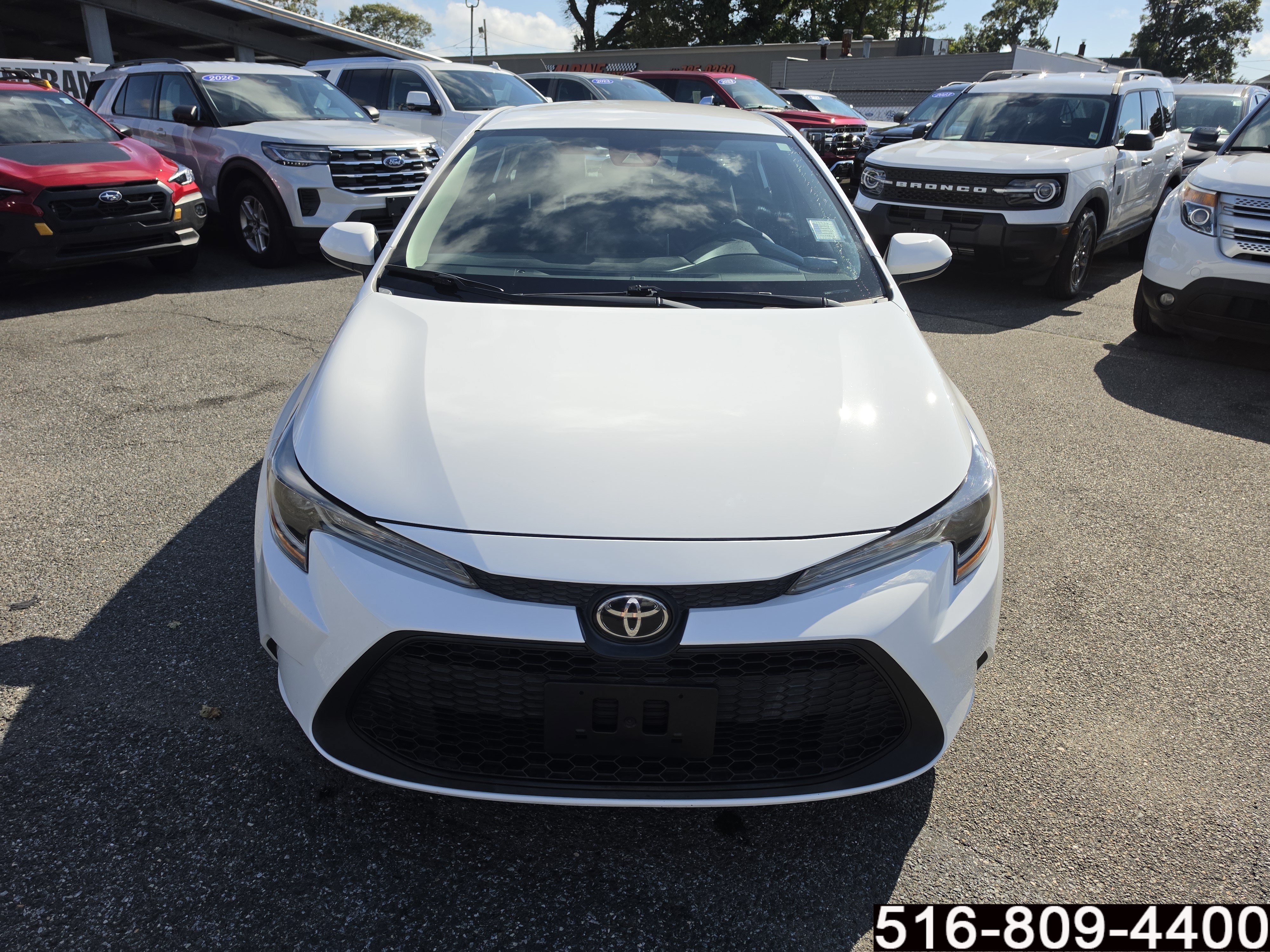 Used 2020 Toyota Corolla LE FWD image 2