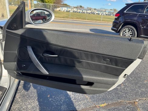 Used 2006 BMW Z4 3.0i image 12