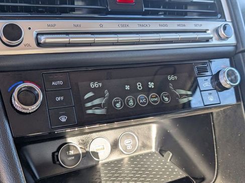 Used 2025 Genesis G70 2.5T image 26