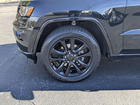 Used 2019 Jeep Grand Cherokee Altitude image 33