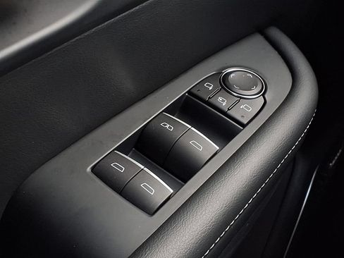 Used 2025 Buick Enclave Sport Touring w/ Power Package FWD image 19
