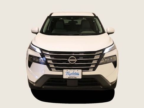Used 2025 Nissan Rogue SV AWD/4WD image 3