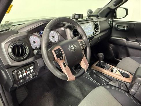 Used 2022 Toyota Tacoma TRD Off-Road w/ Technology Package image 22