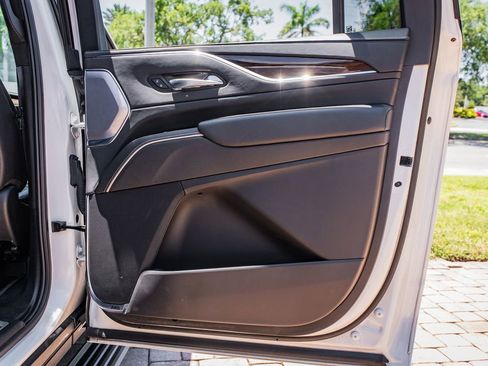 Used 2024 Cadillac Escalade ESV Sport Platinum w/ LPO, ONYX Package AWD/4WD image 38