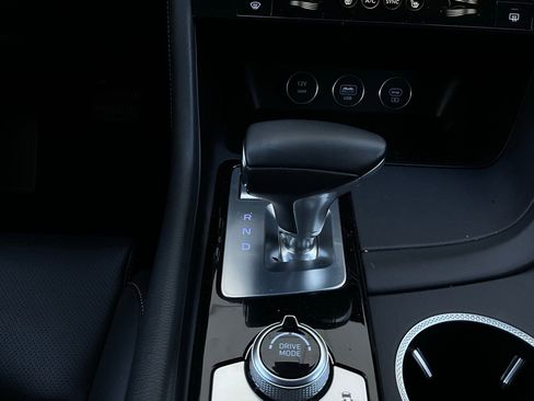 Used 2025 Genesis G70 2.5T image 24