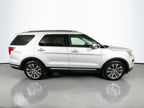 Used 2018 Ford Explorer Platinum AWD/4WD image 4