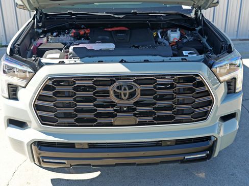 Used 2024 Toyota Sequoia Platinum image 8