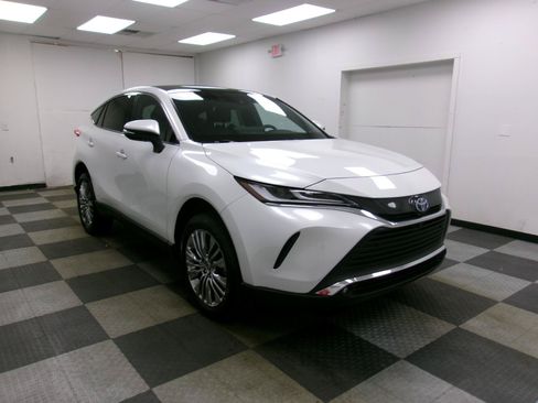 Used 2024 Toyota Venza Limited AWD/4WD image 14