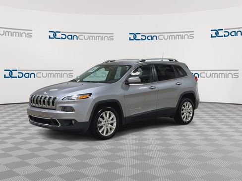 Used 2017 Jeep Cherokee Limited FWD image 4