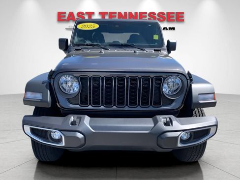 New 2025 Jeep Gladiator Sport image 8