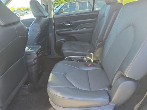 Certified 2025 Toyota Grand Highlander FWD image 15