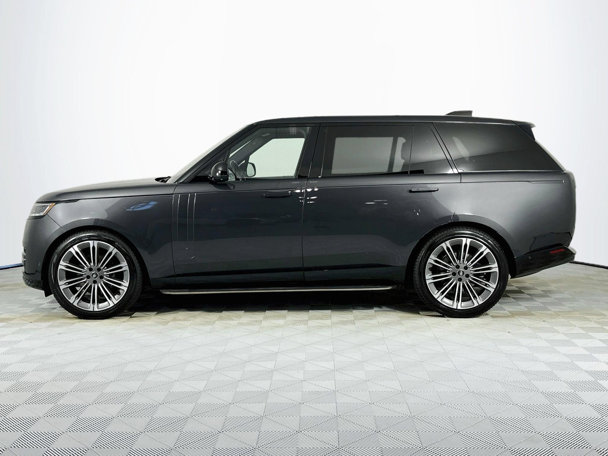 Certified 2023 Land Rover Range Rover Long Wheelbase SE AWD/4WD image 8