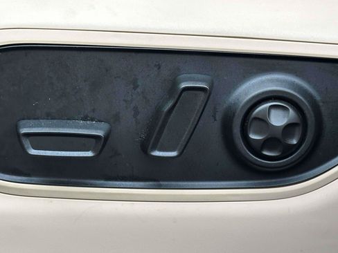 Used 2023 Jeep Grand Cherokee Limited w/ Luxury Tech Group II image 16