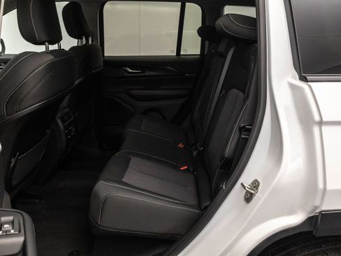 Used 2023 Jeep Grand Cherokee Laredo X image 30