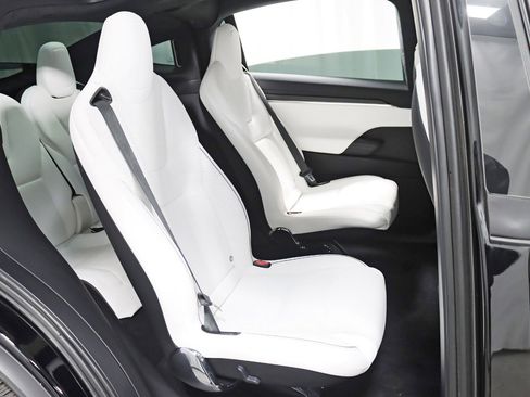 Used 2023 Tesla Model X Plaid image 33