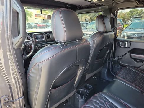 Used 2023 Jeep Gladiator Sport AWD/4WD image 6