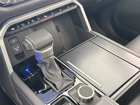 Certified 2025 Toyota Sequoia Platinum image 28