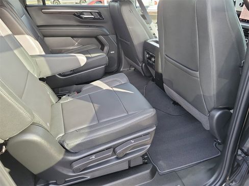 Used 2026 Chevrolet Suburban LT w/ Comfort Package image 19
