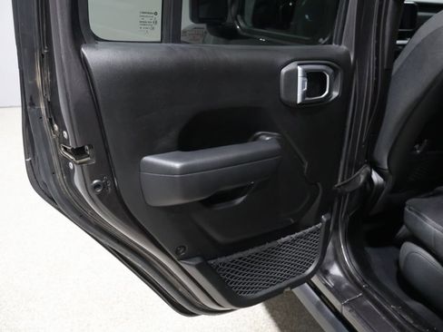 Used 2025 Jeep Wrangler Unlimited Rubicon image 16