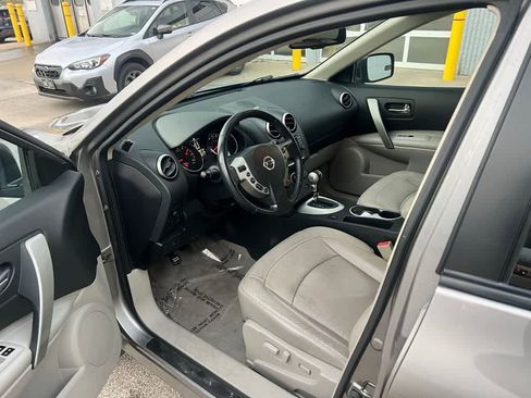 Used 2011 Nissan Rogue SV w/ SL Pkg image 2