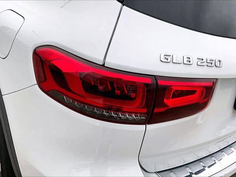 Used 2020 Mercedes-Benz GLB 250 image 26