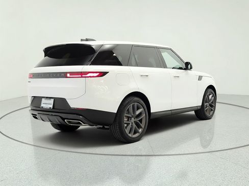 Used 2025 Land Rover Range Rover Sport SE AWD/4WD image 5