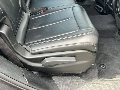 Used 2023 Jeep Grand Cherokee L Limited AWD/4WD image 19