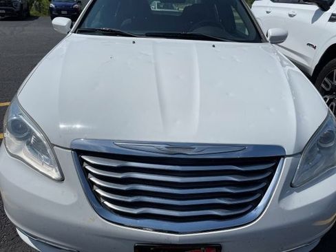 Used 2013 Chrysler 200 Touring FWD image 20