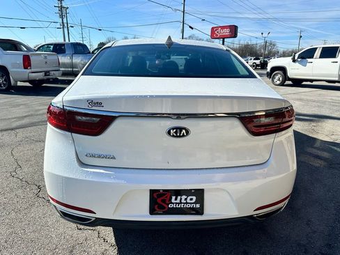 Used 2017 Kia Cadenza Premium image 4