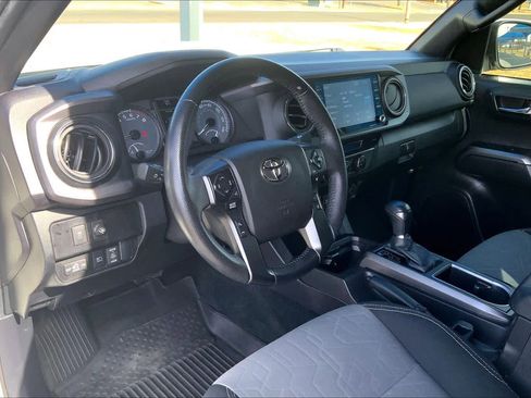 Used 2022 Toyota Tacoma TRD Off-Road image 18