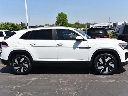 Used 2025 Volkswagen Atlas Cross Sport SE FWD image 5