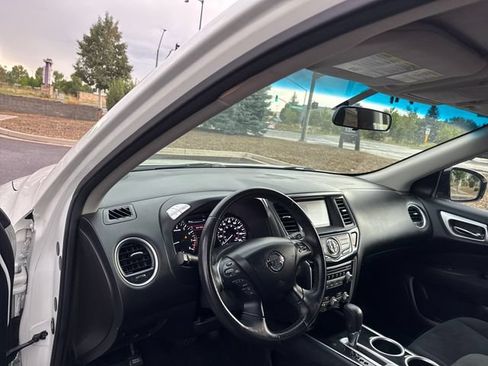 Used 2014 Nissan Pathfinder SV FWD image 12