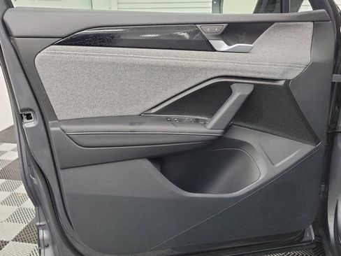 Used 2025 Volkswagen Tiguan S FWD image 17