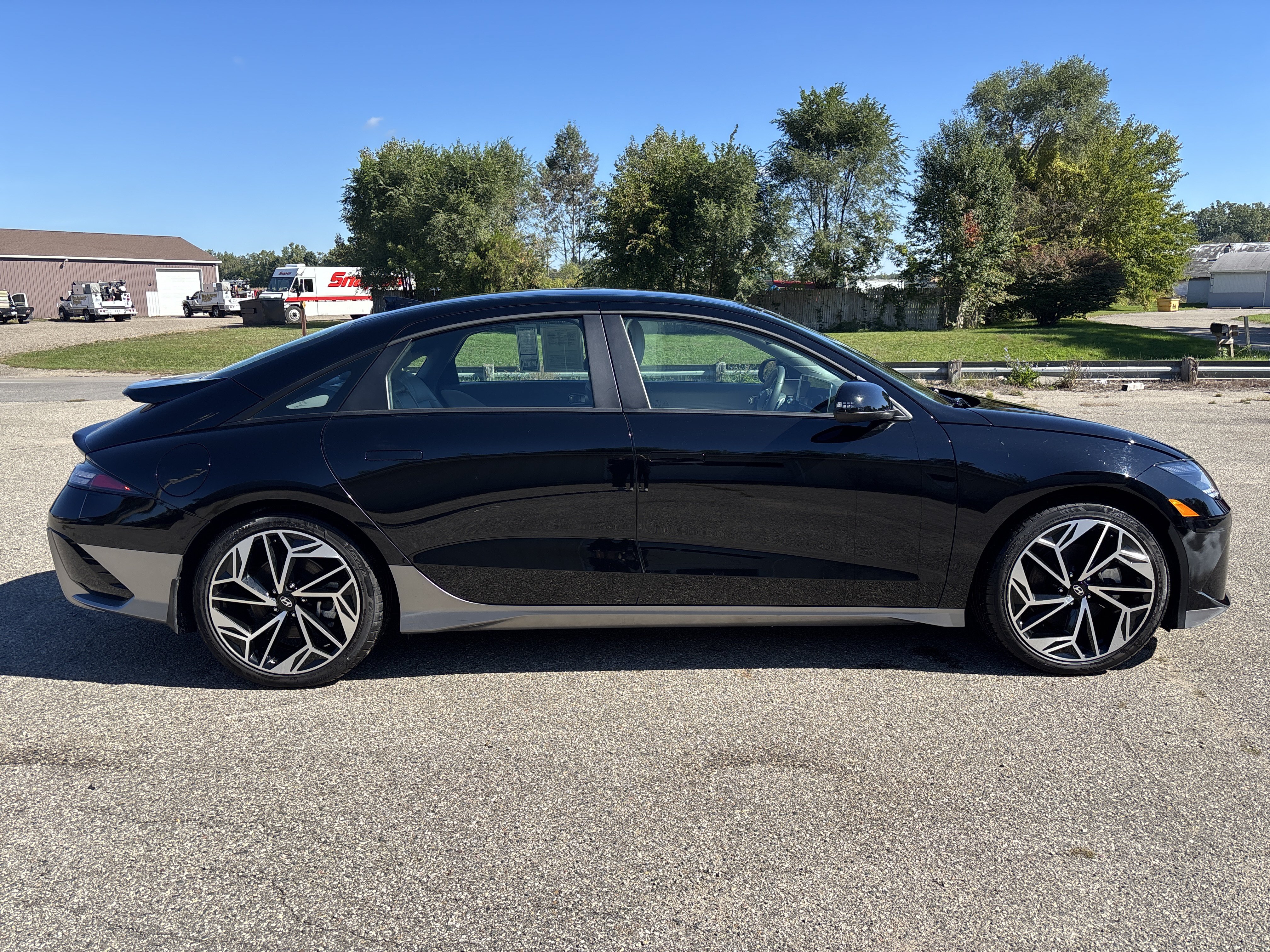 Used 2023 Hyundai Ioniq 6 SEL AWD/4WD image 2