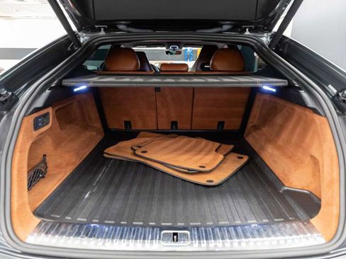 Used 2020 Lamborghini Urus image 12