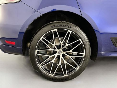Used 2026 Porsche Macan AWD/4WD image 13