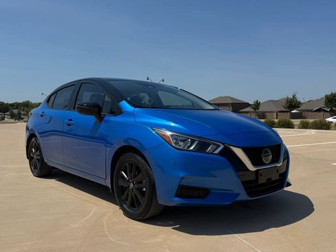 Used 2021 Nissan Versa SV FWD image 3