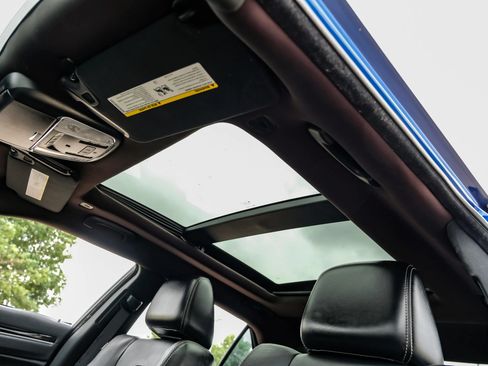 Used 2018 Chrysler 300 S w/ 300S Premium Group RWD image 5