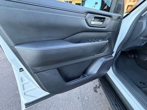 Used 2025 Nissan Armada SV image 13