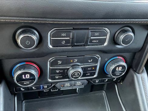 Used 2023 Chevrolet Suburban High Country RWD image 20