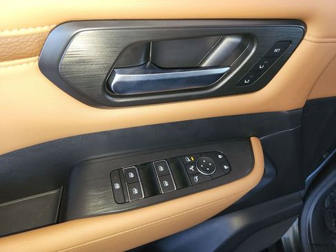 Certified 2025 Nissan Armada Platinum Reserve image 32