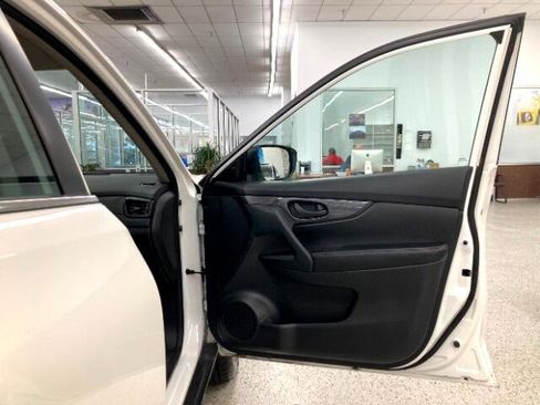 Used 2020 Nissan Rogue S image 27