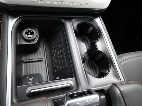 New 2025 Ford Expedition Max Active image 16