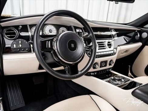 Used 2016 Rolls-Royce Wraith RWD image 28
