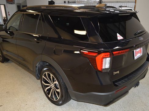 Certified 2025 Ford Explorer ST-Line image 5